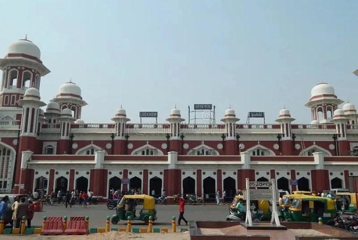 Lucknow Junction – 1042.50 meters 1